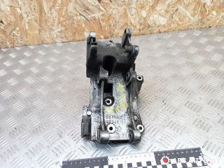 кронштейн генератора Peugeot 406 1 поколение [рестайлинг] 2001, 2.0 л., дизель, МКПП, универсал, 9643834880, 96348179, 96348183