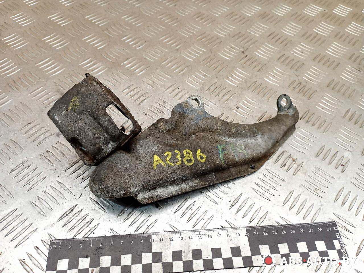 кронштейн глушителя Mercedes-Benz Vito W639 2005, 2.2 л., OM 646.982, дизель, МКПП, микроавтобус, A6394911041 - фото №1