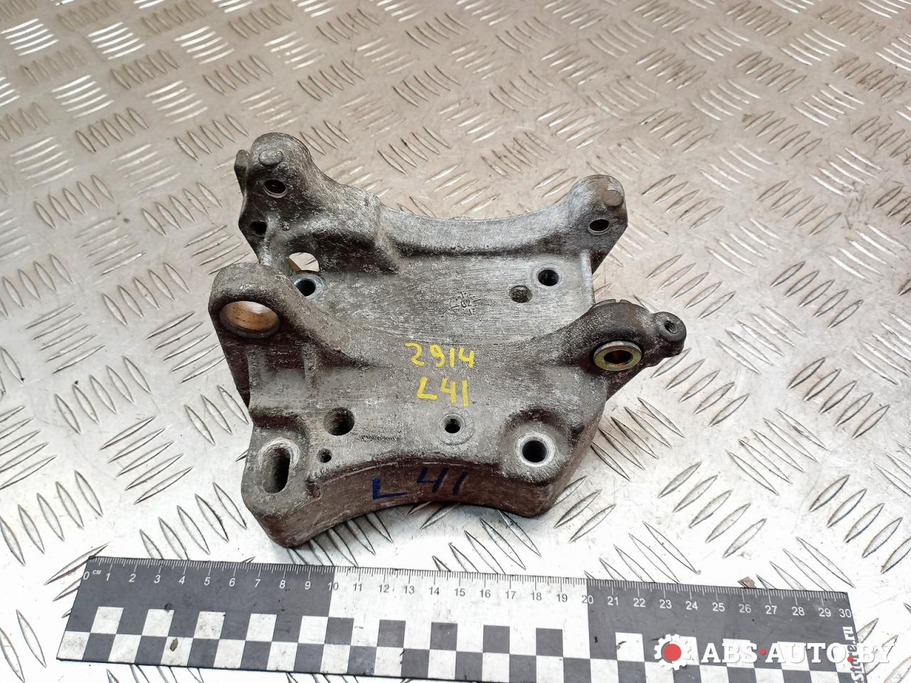 кронштейн генератора Citroen C3 1 поколение 2006, 1.6 л., бензин, АКПП, хетчбэк 5 дв., 9637349380 - фото №1