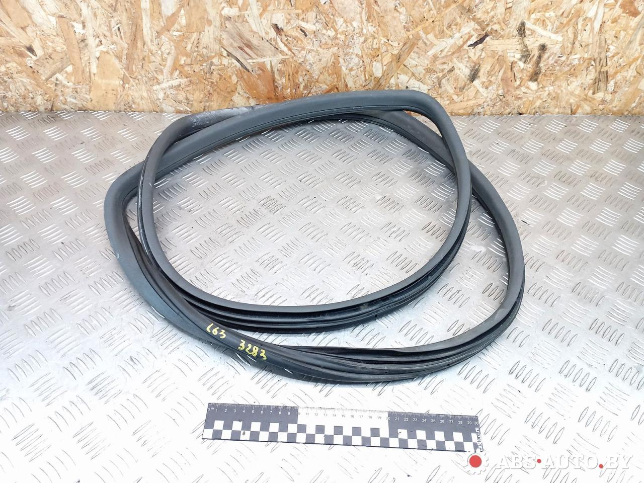 уплотнитель двери Mercedes-Benz A W168 1 поколение (1997-2001) 2001, 1.4 л., бензин, АКПП, хетчбэк 5 дв., A1686920276 - фото №1