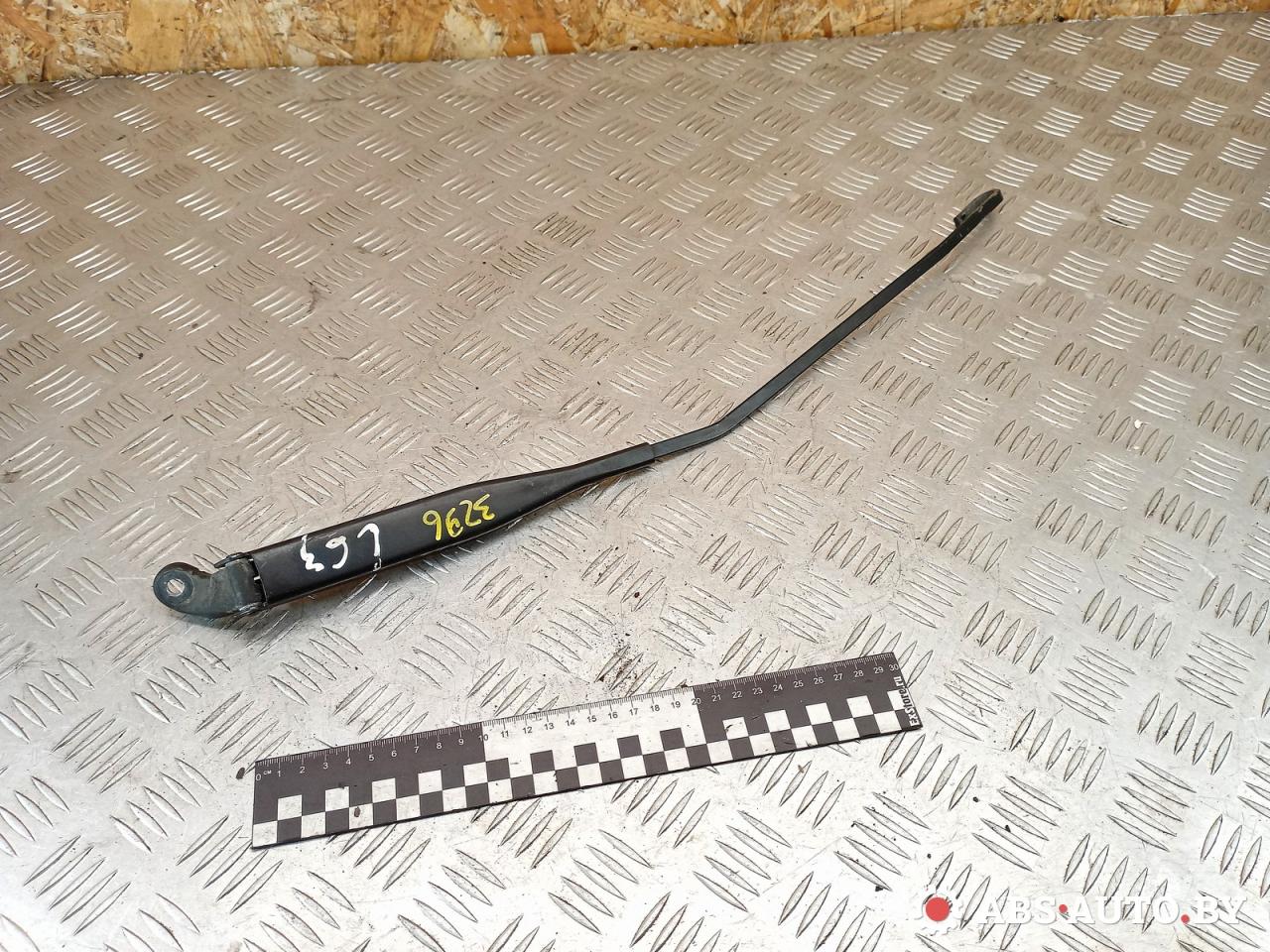 щеткодержатель (поводок стеклоочистителя, дворник) Mercedes-Benz A W168 1 поколение (1997-2001) 2001, 1.4 л., бензин, АКПП, хетчбэк 5 дв., A1688201144 - фото №1