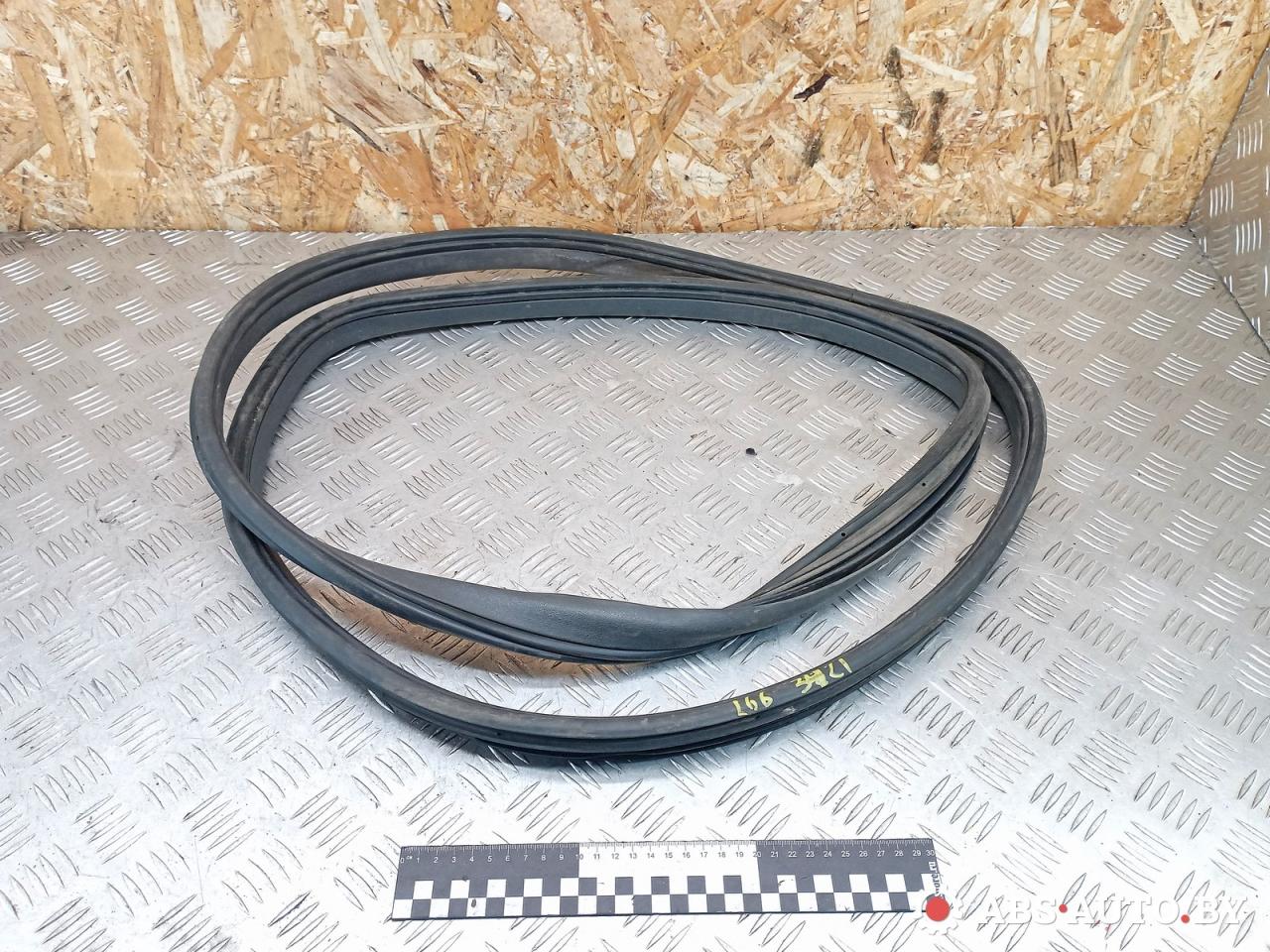 уплотнитель двери Mercedes-Benz A W168 1 поколение (1997-2001) 2000, 1.7 л., дизель, МКПП, A1686920276 - фото №1