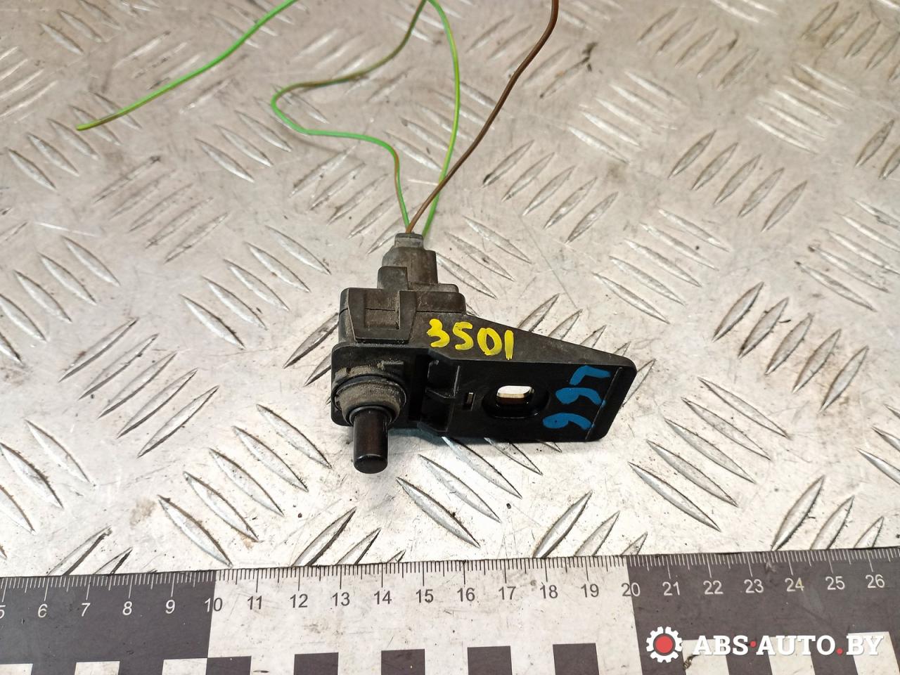 выключатель концевой (концевик) Mercedes-Benz A W168 1 поколение (1997-2001) 2000, 1.7 л., дизель, МКПП, A1688206410, 1688206410 - фото №1