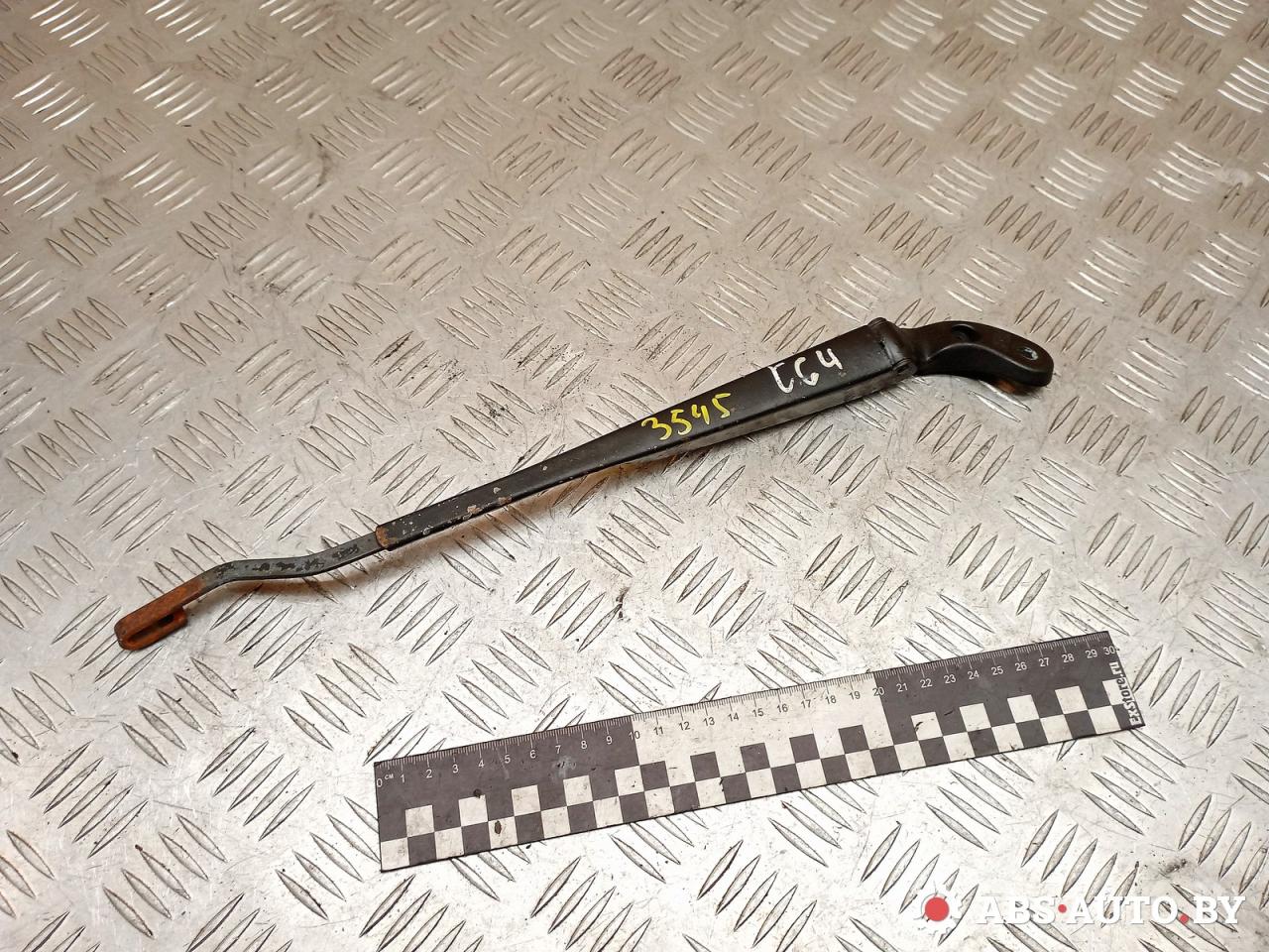 щеткодержатель (поводок стеклоочистителя, дворник) Mini Cooper 1 поколение 2003, 1.6 л., W10 B16 A, бензин, МКПП, 80005586 - фото №1