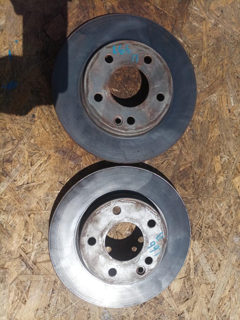 диск тормозной передний Mercedes-Benz A W168 1 поколение (1997-2001) 2000, 1.7 л., дизель, МКПП - фото №1