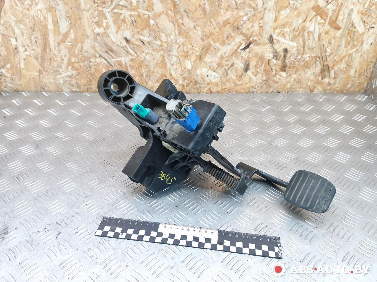 педаль сцепления Renault Trafic 3 поколение 2016, 1.6 л., R9M 408, дизель, МКПП, микроавтобус, 14017095 - фото №1