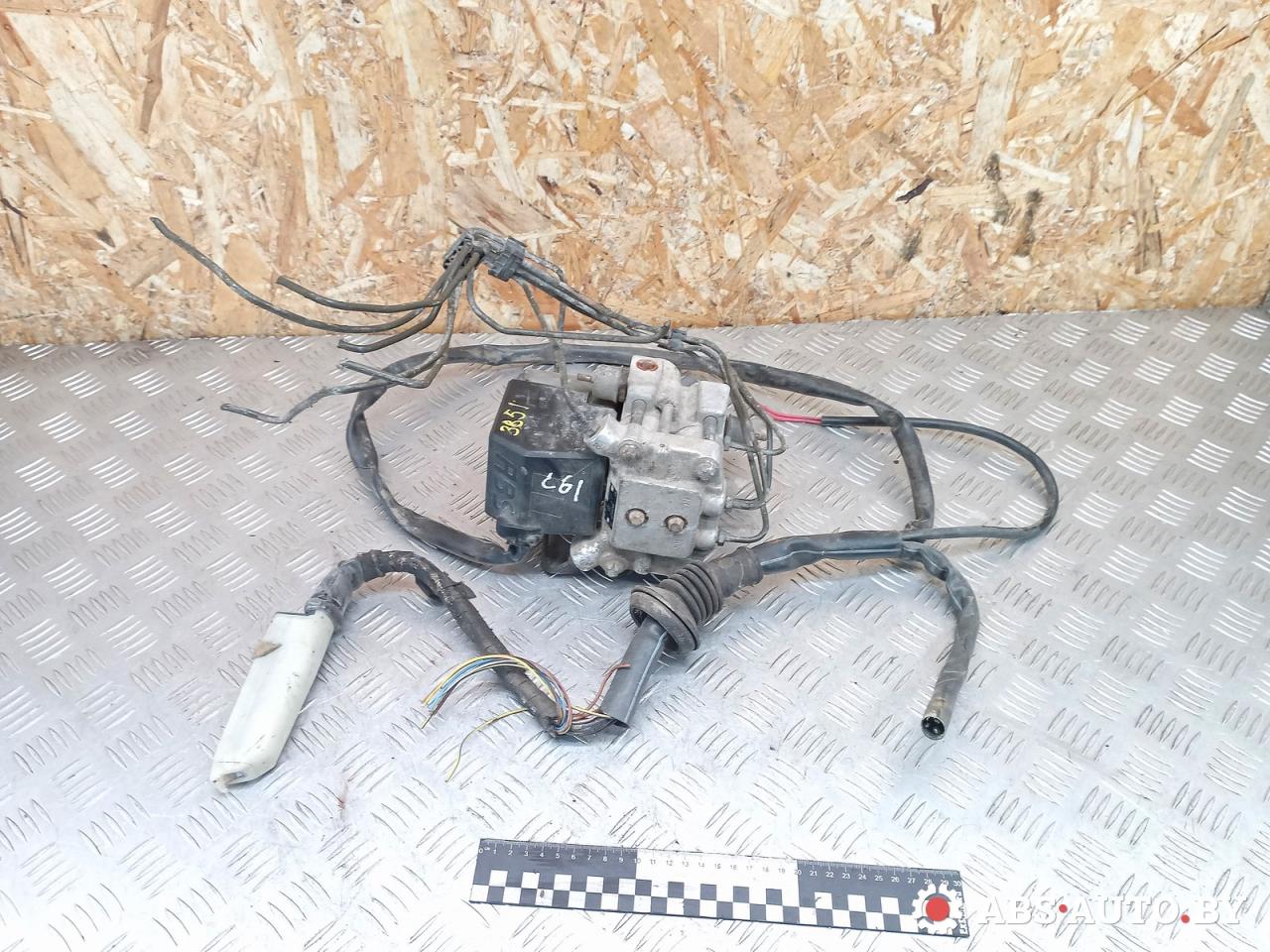 блок ABS Volkswagen Transporter T4 1995, 2.4 л., МКПП, 0265201037, 701614111 - фото №1