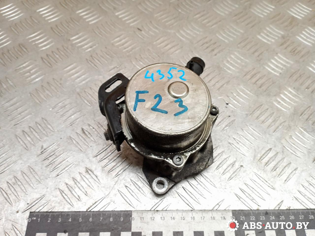 насос вакуумный Renault Scenic 3 поколение 2010, 1.5 л., K9K 832, дизель, МКПП, 8201005306B - фото №1