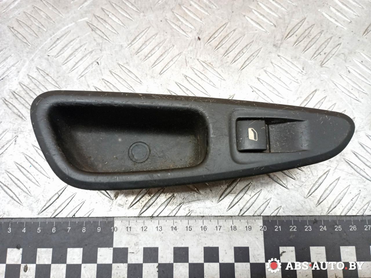 кнопка стеклоподъемника двери задней левой Peugeot 308 T7 2010, 1.6 л., 9HY (DV6TED4), дизель, МКПП, черный, хетчбэк 5 дв., 11688, 96565185XT, 53269803 - фото №1