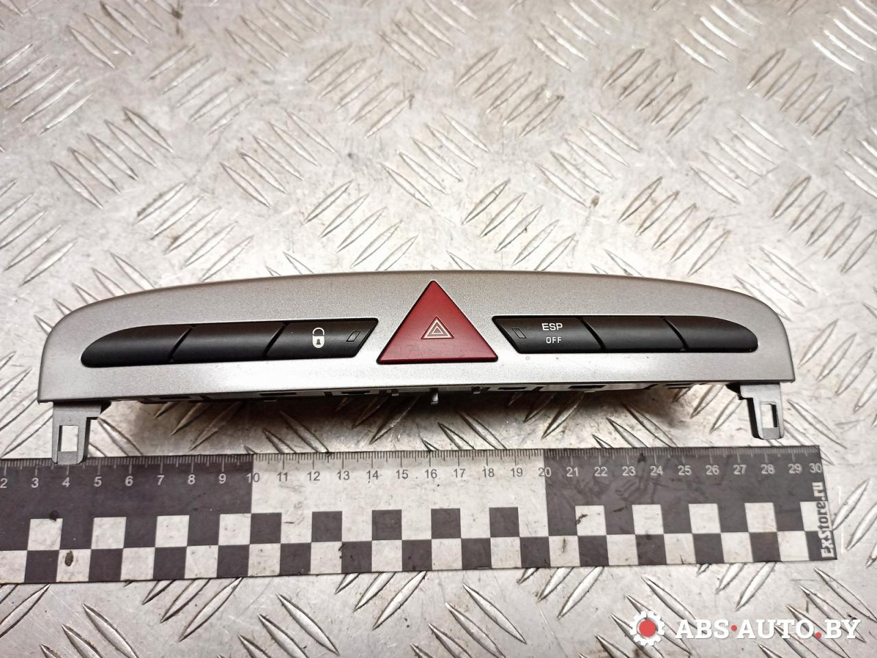 кнопка (выключатель) Peugeot 308 T7 2010, 1.6 л., 9HY (DV6TED4), дизель, МКПП, черный, хетчбэк 5 дв., 706380 - фото №1