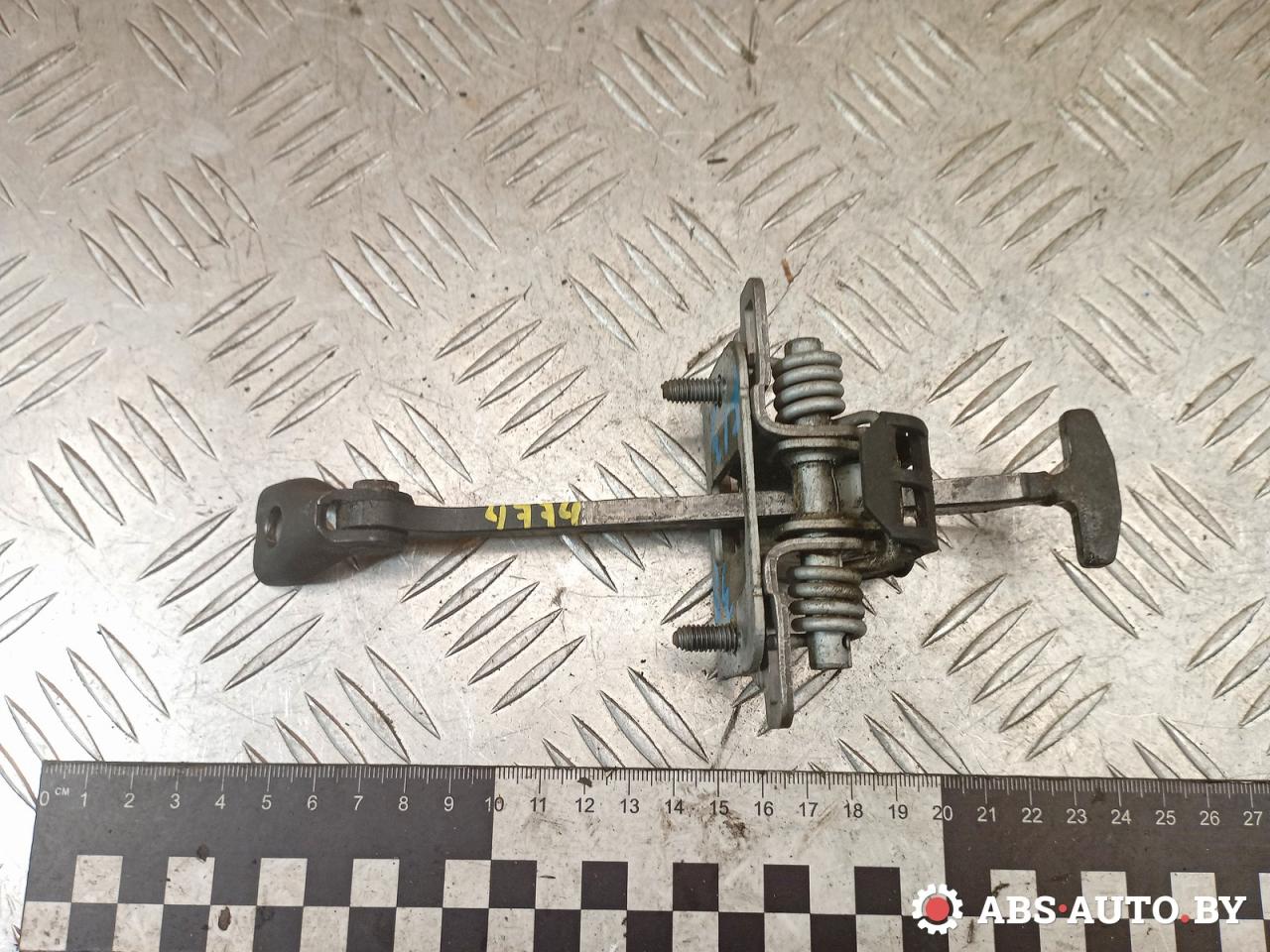 ограничитель открывания двери задней Peugeot 308 T7 2010, 1.6 л., 9HY (DV6TED4), дизель, МКПП, черный, хетчбэк 5 дв. - фото №1