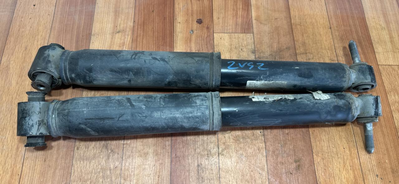 амортизатор задний Renault Scenic 3 поколение 2010, 1.5 л., K9K 832, дизель, МКПП, 562100018R - фото №1