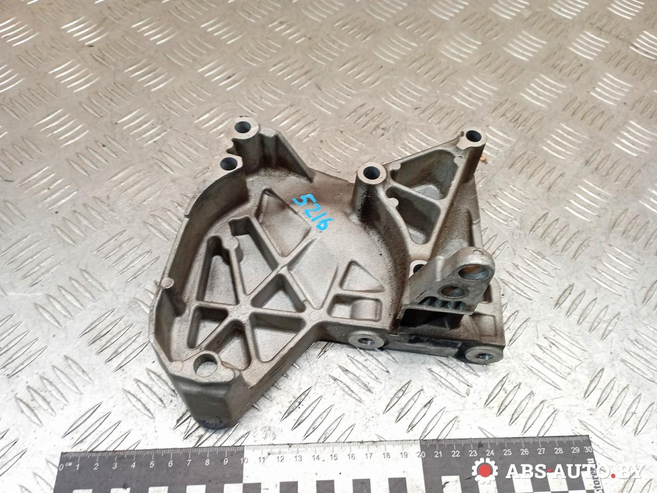 кронштейн двигателя Renault Scenic 3 поколение 2010, 1.5 л., K9K 832, дизель, МКПП, 8200739777 - фото №1