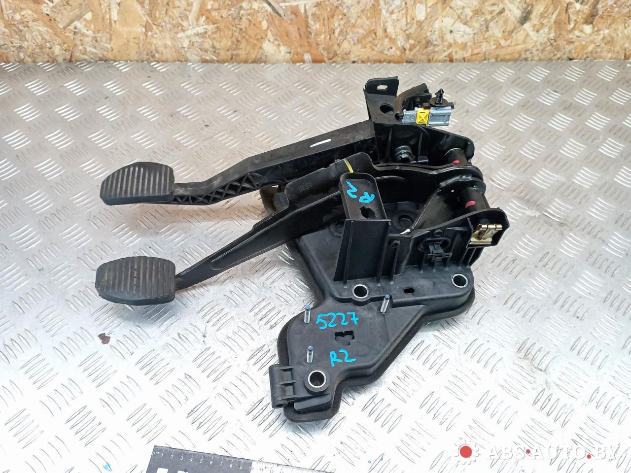 узел педальный (блок педалей) Peugeot 407 1 поколение 2006, 2.0 л., RFN (EW10J4), бензин, универсал, 9654751080 - фото №1