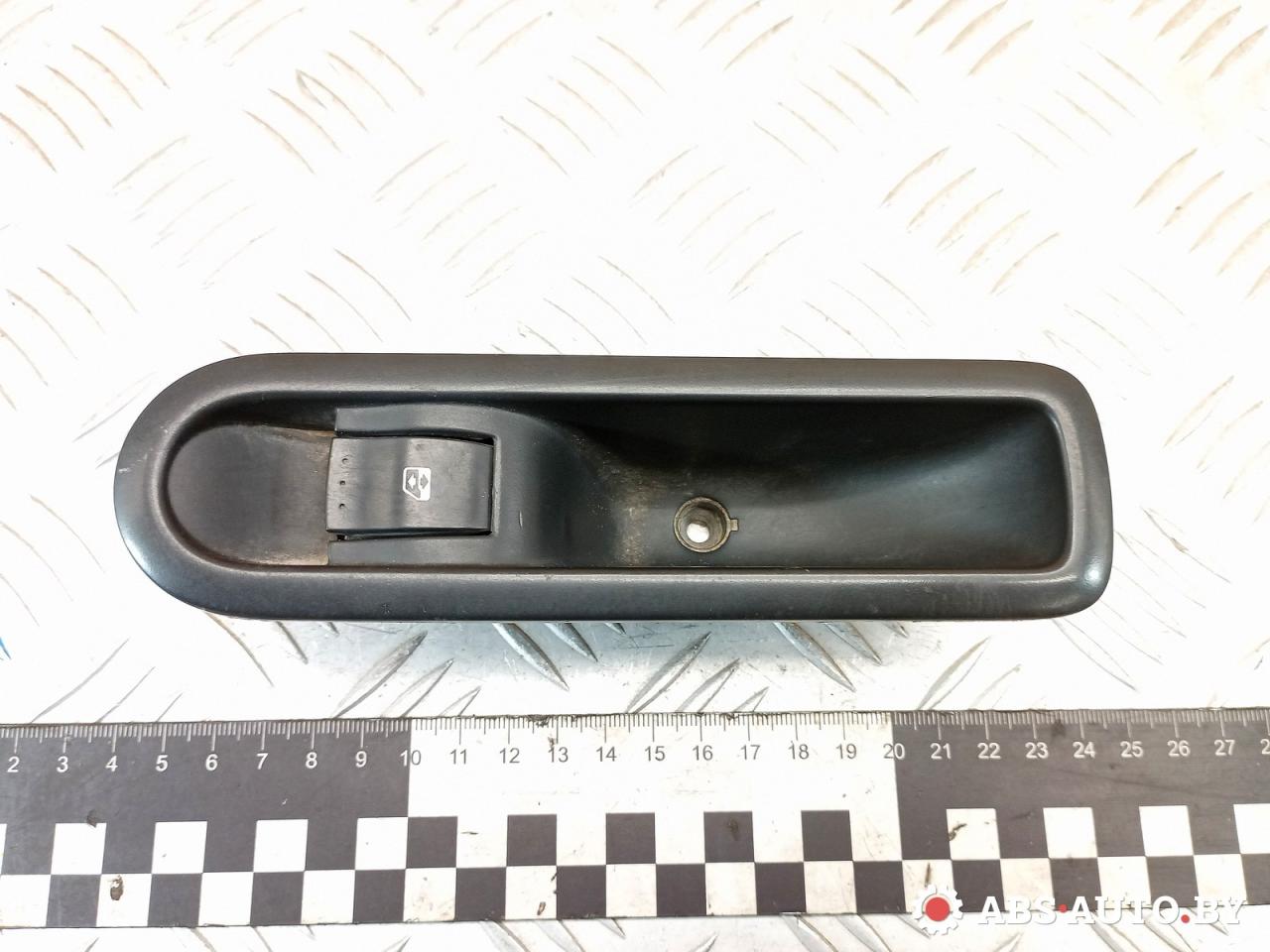кнопка стеклоподъемника двери задней левой Renault Scenic 2 поколение 2005, 1.5 л., дизель, МКПП, передний привод, 156013870, 21980 - фото №1