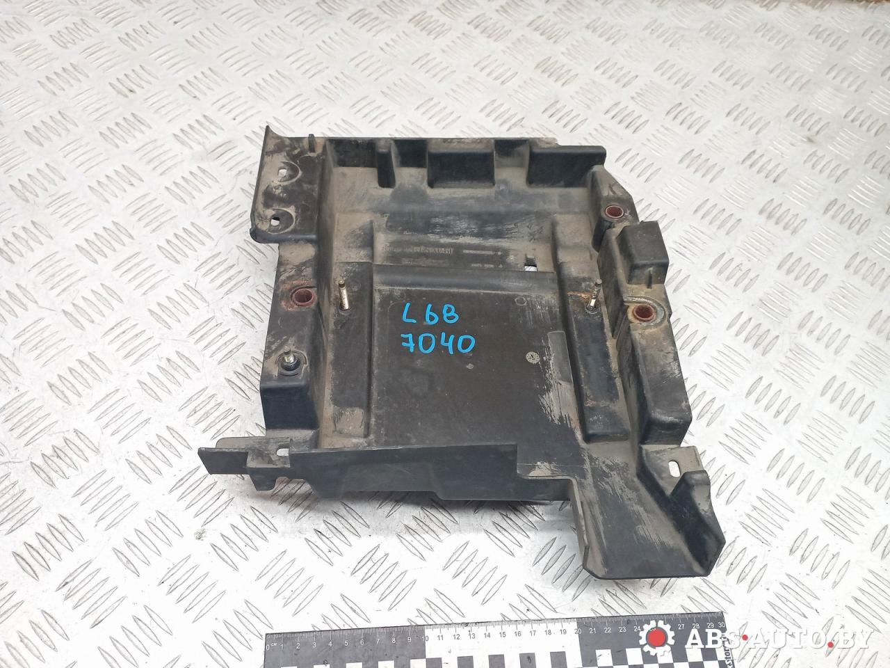 полка аккумулятора Renault Laguna 2 поколение 2004, 1.8 л., бензин, МКПП, хетчбэк 5 дв., 8200003065J - фото №1