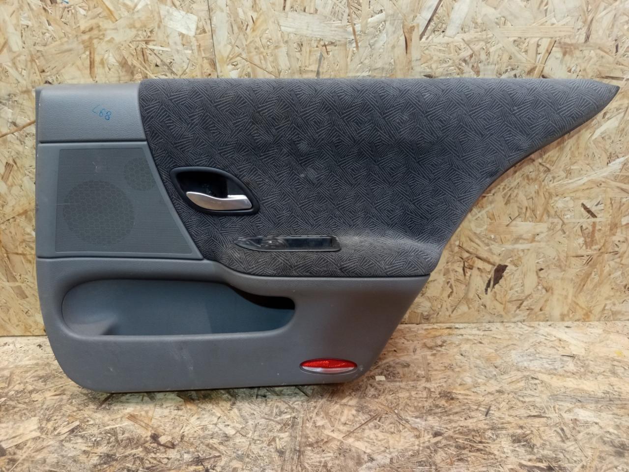 обшивка двери задняя правая Renault Laguna 2 поколение 2004, 1.8 л., бензин, МКПП, хетчбэк 5 дв., 8200000084 - фото №1