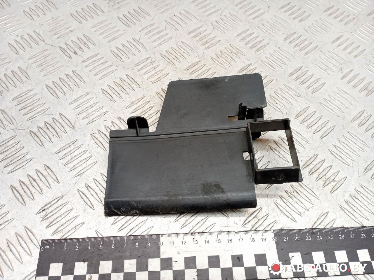 воздуховод (дефлектор) радиатора Renault Laguna 2 поколение 2004, 1.8 л., бензин, МКПП, хетчбэк 5 дв., 8200006645 - фото №1