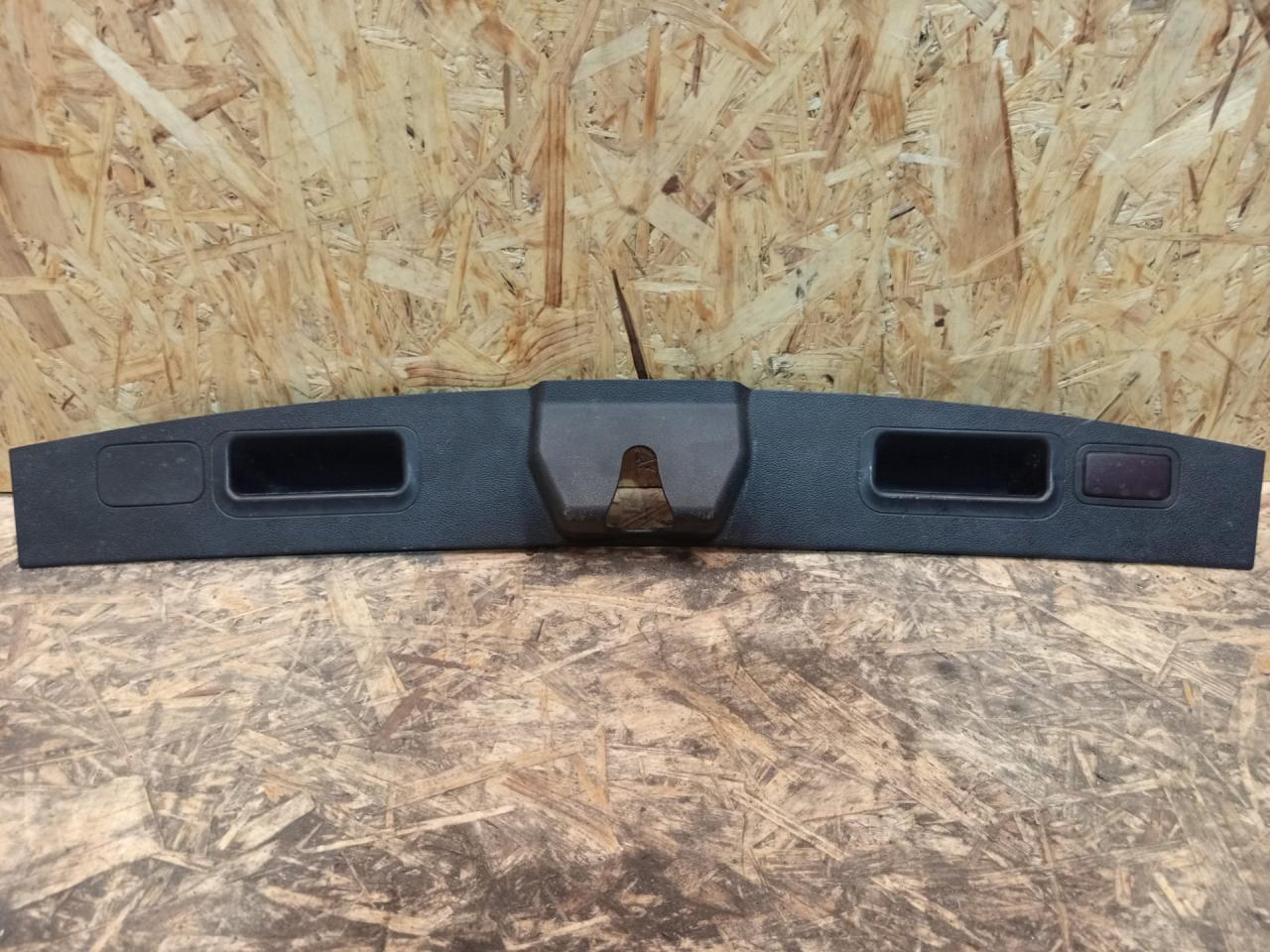 обшивка крышки багажника Mercedes-Benz M-Класс W164 2008, 3.0 л., OM642 DE30LA, дизель, АКПП, хетчбэк 5 дв., A1647400030 - фото №1