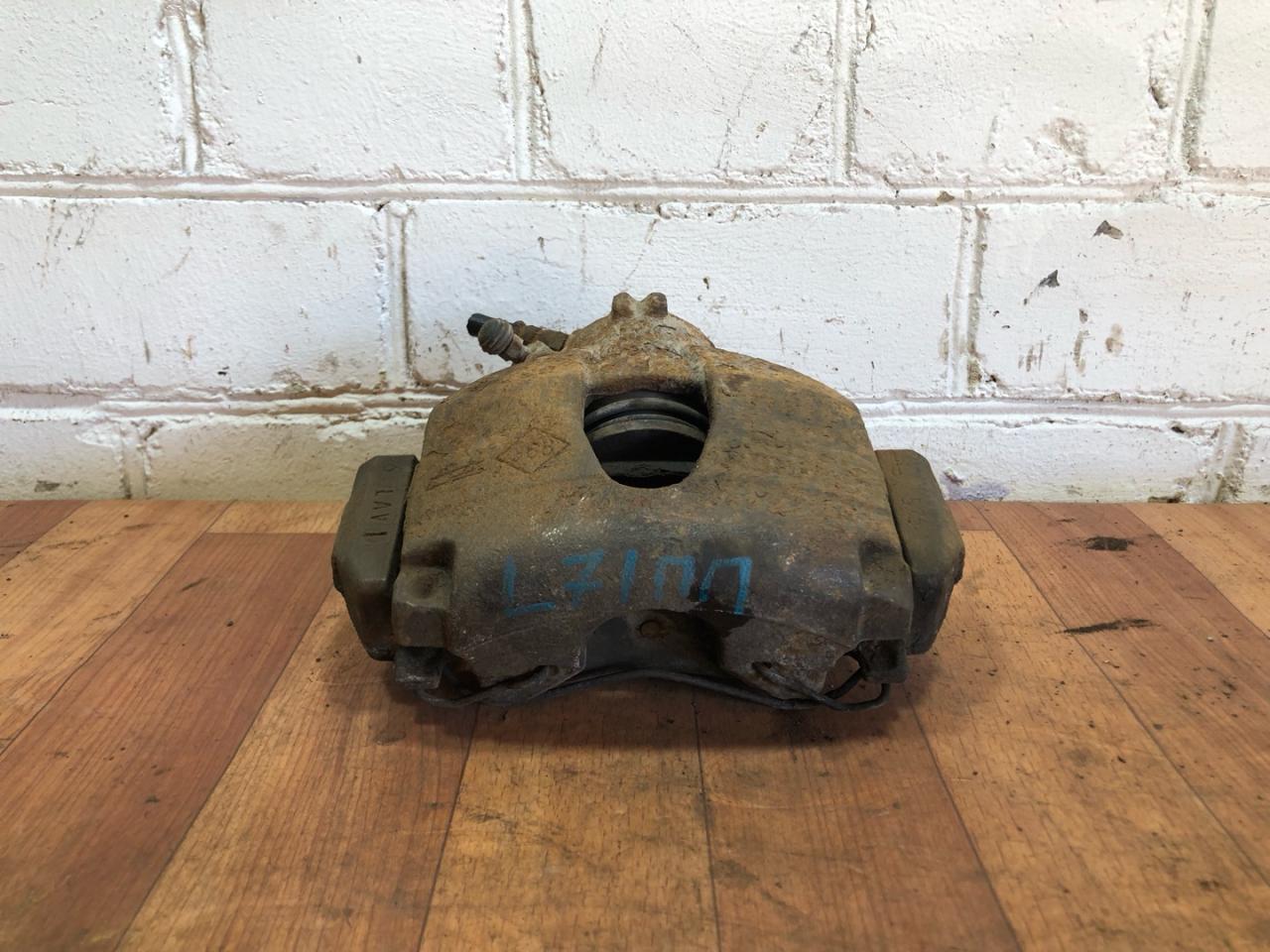 суппорт передний правый Renault Scenic 2 поколение 2005, 1.5 л., дизель, МКПП, передний привод, 368, 339, 576 - фото №1