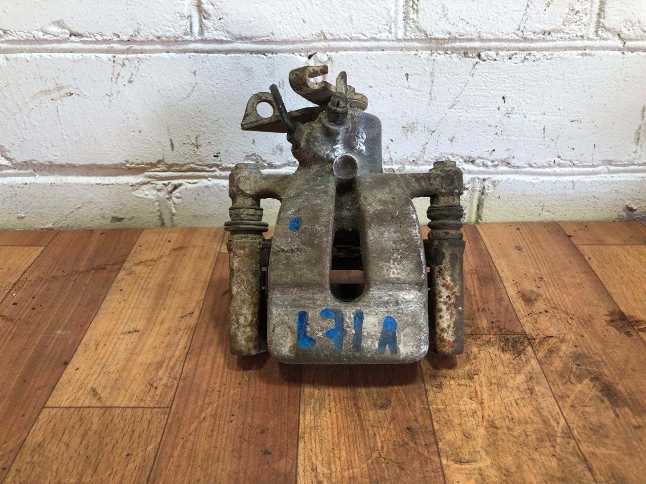 суппорт задний левый Renault Scenic 2 поколение 2005, 1.5 л., дизель, МКПП, передний привод, 34, 07, 3701 - фото №1