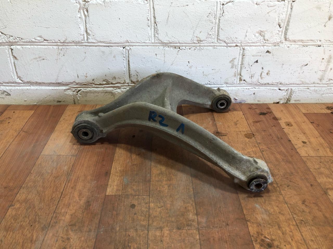 рычаг задний левый Peugeot 407 1 поколение 2006, 2.0 л., RFN (EW10J4), бензин, универсал, 443347 - фото №1