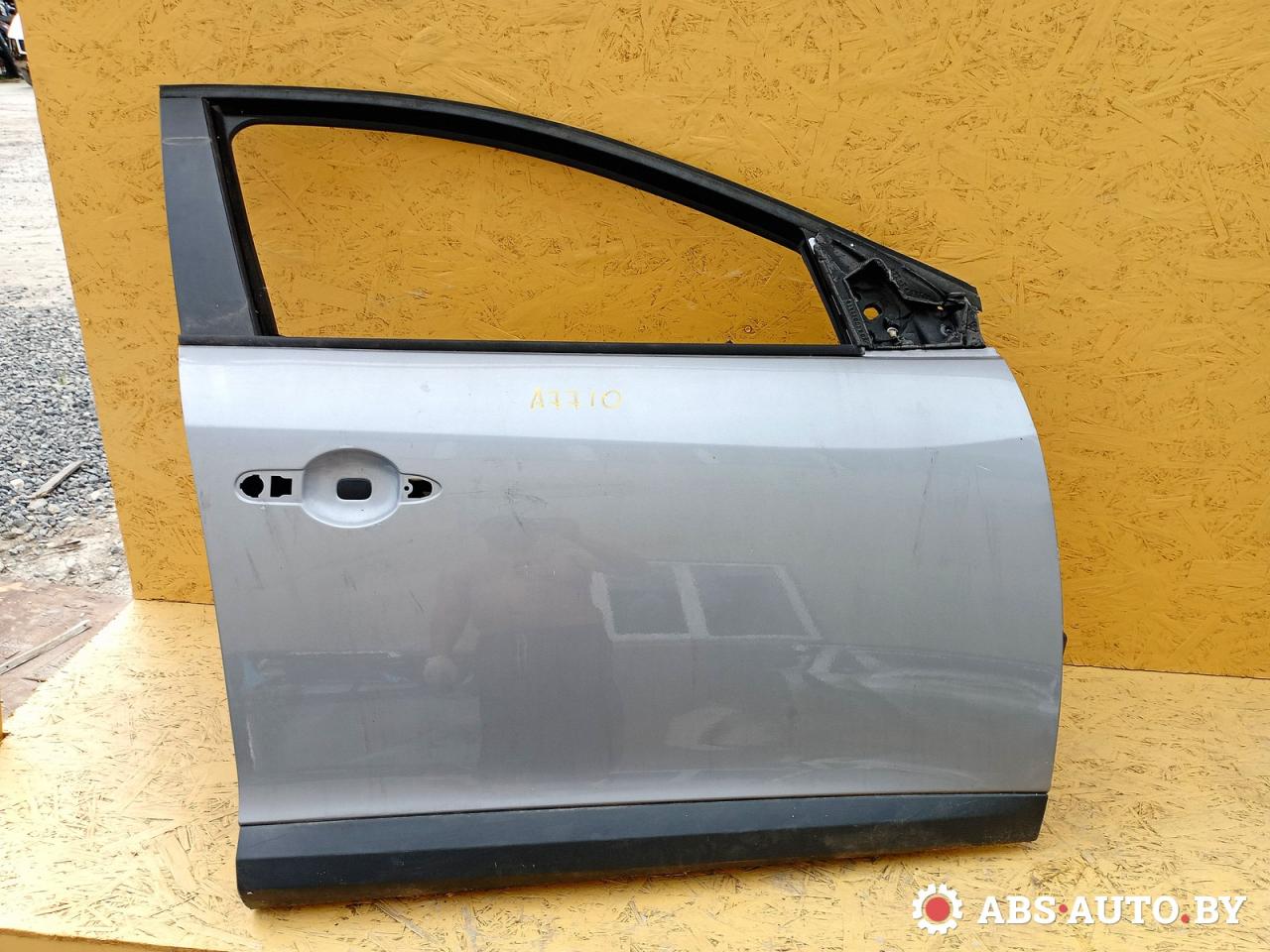 дверь передняя правая Renault Megane 3 поколение 2011, хетчбэк 5 дв., 7703074596, 241241649R, 801100009R - фото №1