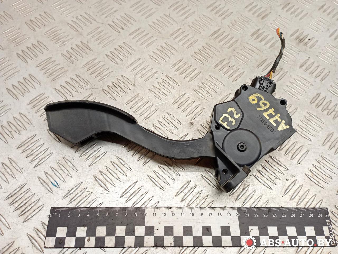 педаль Toyota RAV4 3 поколение (XA30) 2006, 2.2 л., дизель, МКПП, внедорожник 5 дв., 7811042010, 1988007270 - фото №1