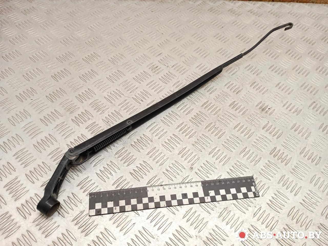 щеткодержатель (поводок стеклоочистителя, дворник) Toyota RAV4 3 поколение (XA30) 2006, 2.2 л., дизель, МКПП, внедорожник 5 дв. - фото №1