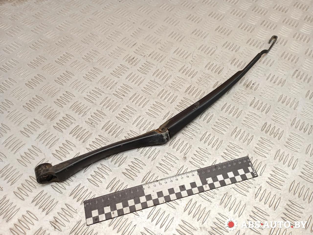 щеткодержатель (поводок стеклоочистителя, дворник) Toyota RAV4 3 поколение (XA30) 2006, 2.2 л., дизель, МКПП, внедорожник 5 дв. - фото №1