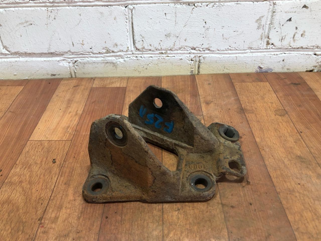 кронштейн (крепление) Citroen Berlingo 2 поколение (B9) 2009, 1.6 л., дизель, МКПП, фургон, 1009, 0580 - фото №1