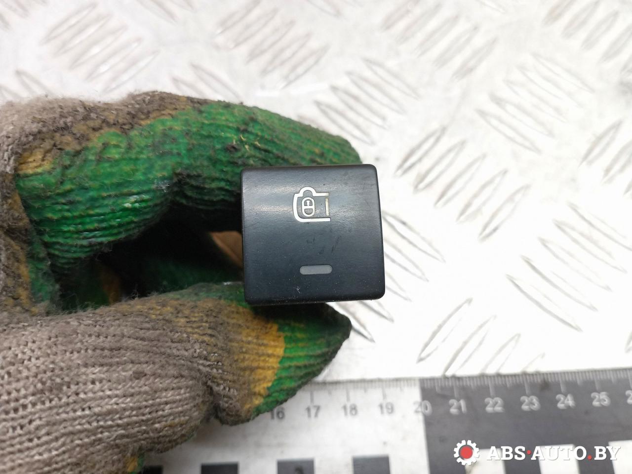 кнопка открытия багажника Citroen Berlingo 2 поколение (B9) 2011, 1.6 л., дизель, МКПП, 96583098XT - фото №1