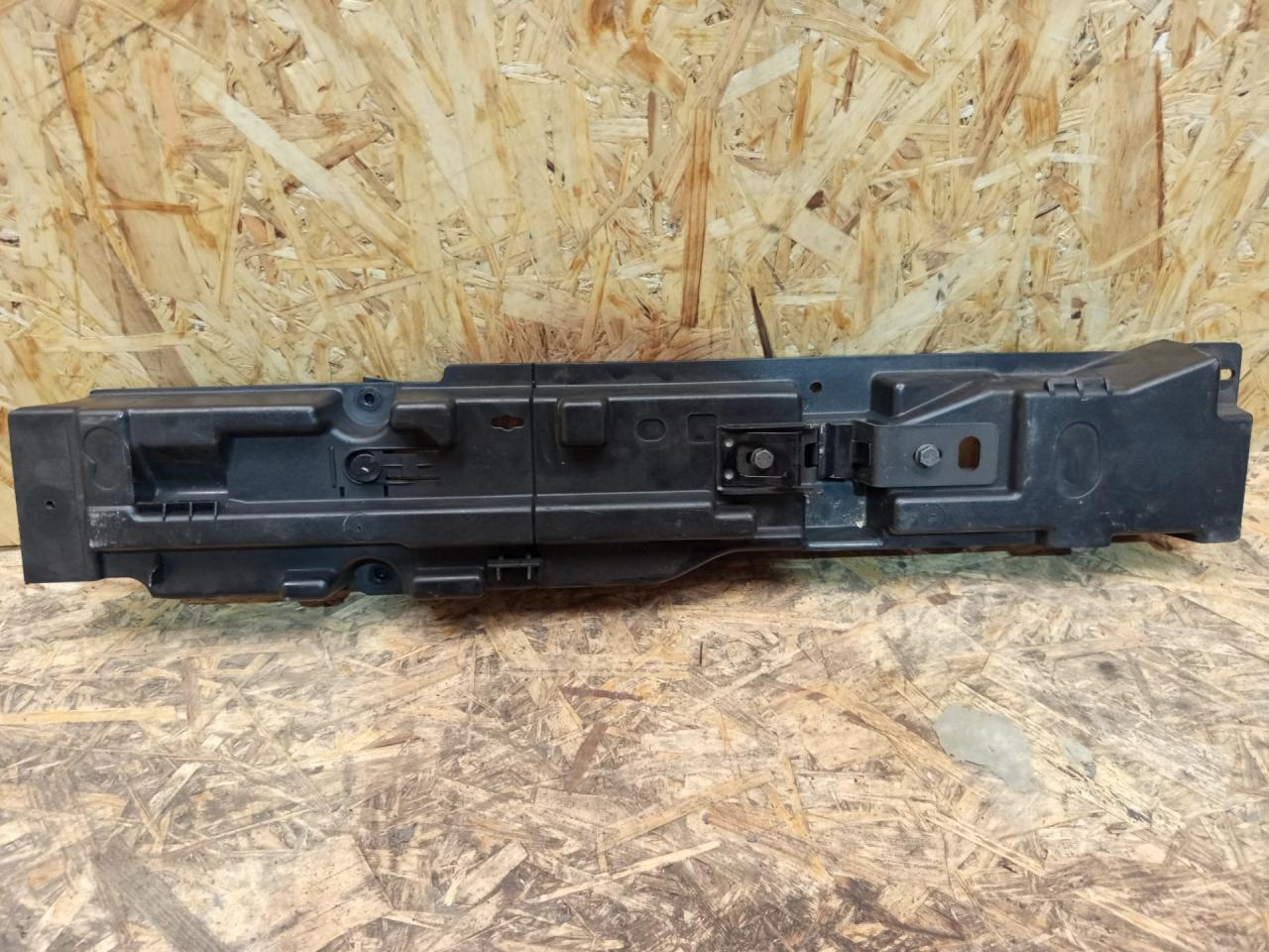 пластик Volvo XC70 1 поколение 2004, 2.4 л., дизель, АКПП, универсал - фото №1