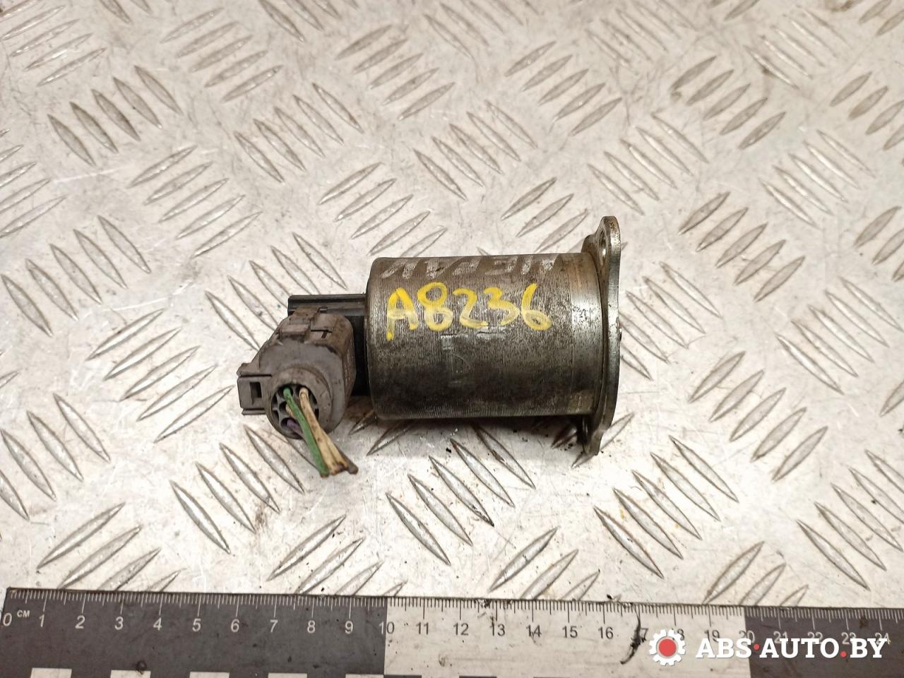 клапан EGR Renault Megane 2 поколение 2005, 1.9 л., дизель, 8200293950, H7700107471, 72281833, 8200157971, 8200282879, 8200360201, 8200467030, 8200542998, 722818180, 722818330, 722818360, 722818420, 722818530, 722818550, 722818610, 722818620 - фото №1