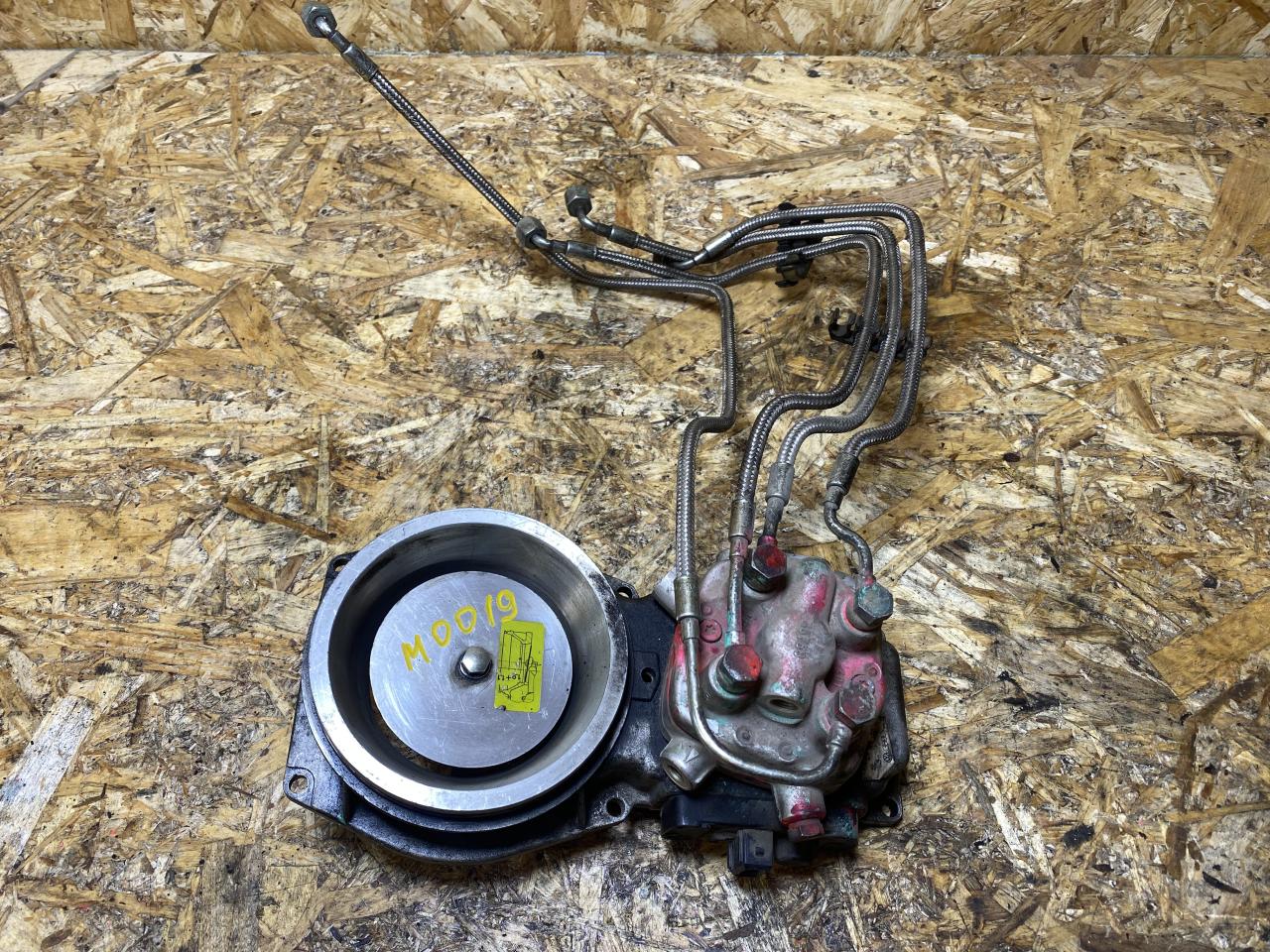 распределитель впрыска (инжектор) Audi 80 8A/B3 1989, 2.0 л., бензин, 0438121070, 026133353 - фото №1