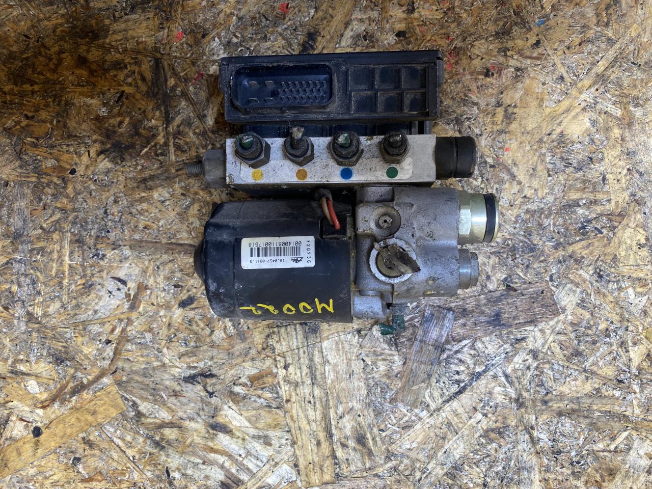 блок ABS Renault Megane 1 поколение 1999, 7700832771E, 10020300144, 10094505003 - фото №1