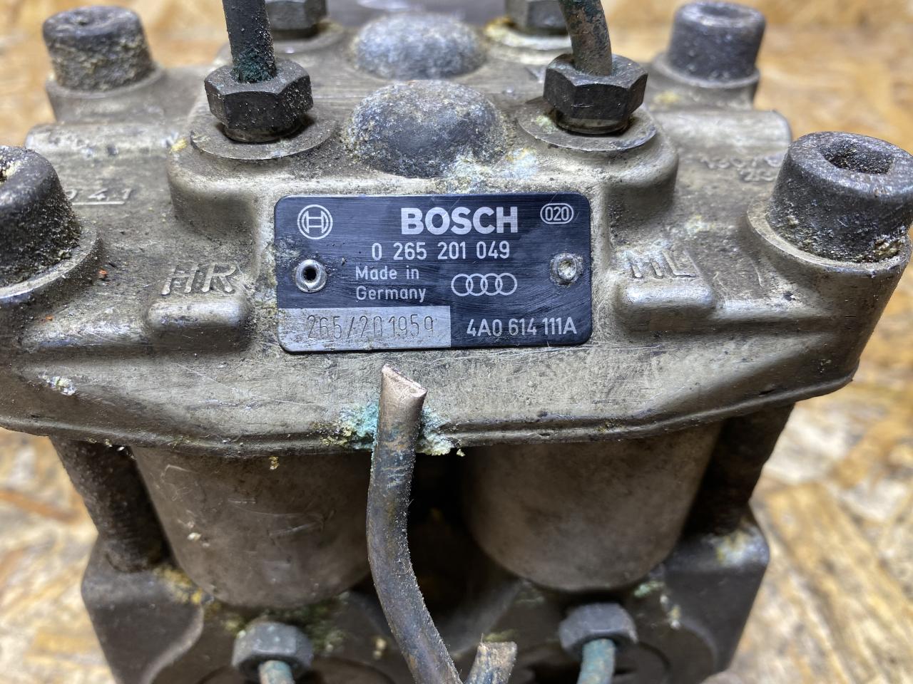 блок ABS Audi 100 4A/C4 1994, 0265201049, 4A0614111A - фото №1