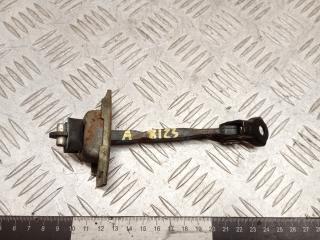 ограничитель открывания двери задней Toyota RAV4 2 поколение (XA20) [рестайлинг] 2005, 2.0 л., дизель, МКПП