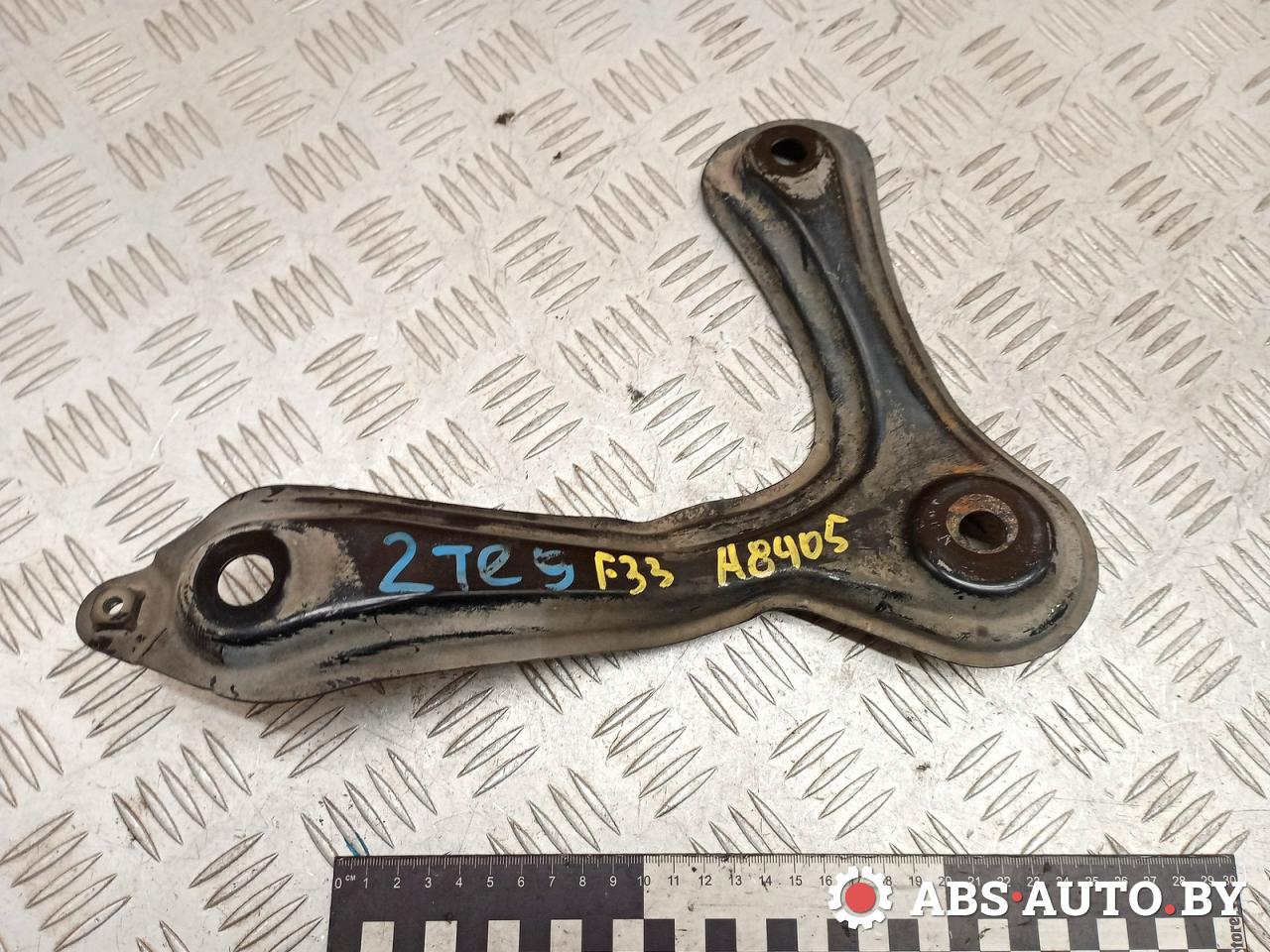 Кронштейн крепления балки подвески Toyota RAV4 3 поколение (XA30) 2006, 2.2 л., дизель, МКПП, внедорожник 5 дв., 5225842010 - фото №1