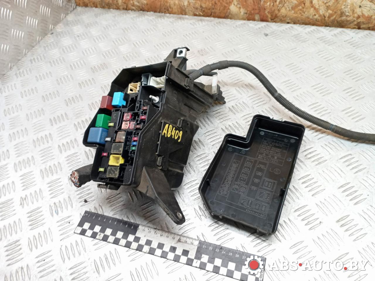 блок предохранителей Toyota RAV4 3 поколение (XA30) 2006, 2.2 л., дизель, МКПП, внедорожник 5 дв., 8266242180 - фото №1