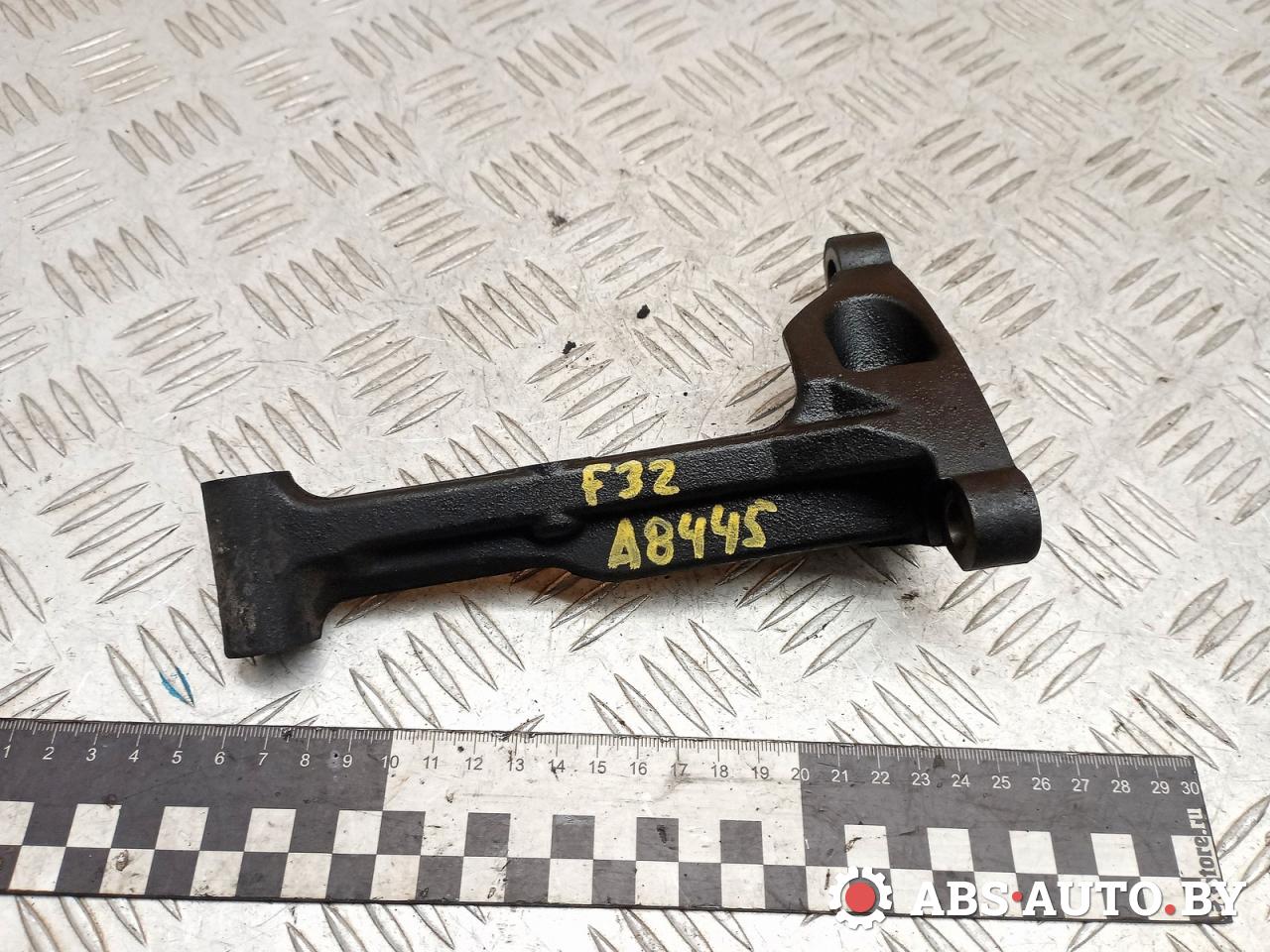 кронштейн двигателя Toyota RAV4 3 поколение (XA30) 2006, 2.2 л., дизель, МКПП, внедорожник 5 дв., 3311842010 - фото №1