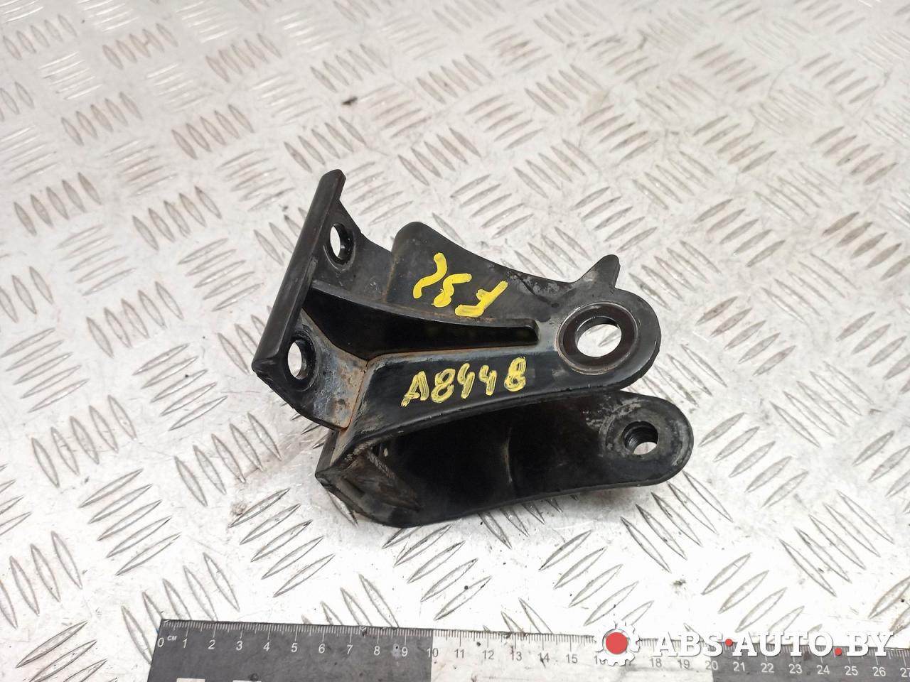 кронштейн двигателя Toyota RAV4 3 поколение (XA30) 2006, 2.2 л., дизель, МКПП, внедорожник 5 дв. - фото №1