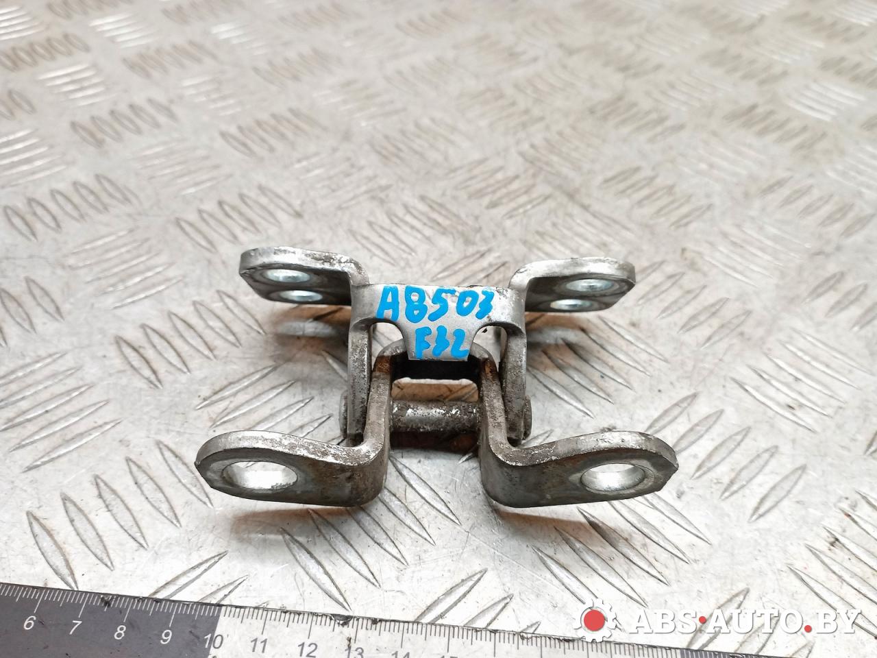 петля крышки багажника Toyota RAV4 3 поколение (XA30) 2006, 2.2 л., дизель, МКПП, внедорожник 5 дв. - фото №1