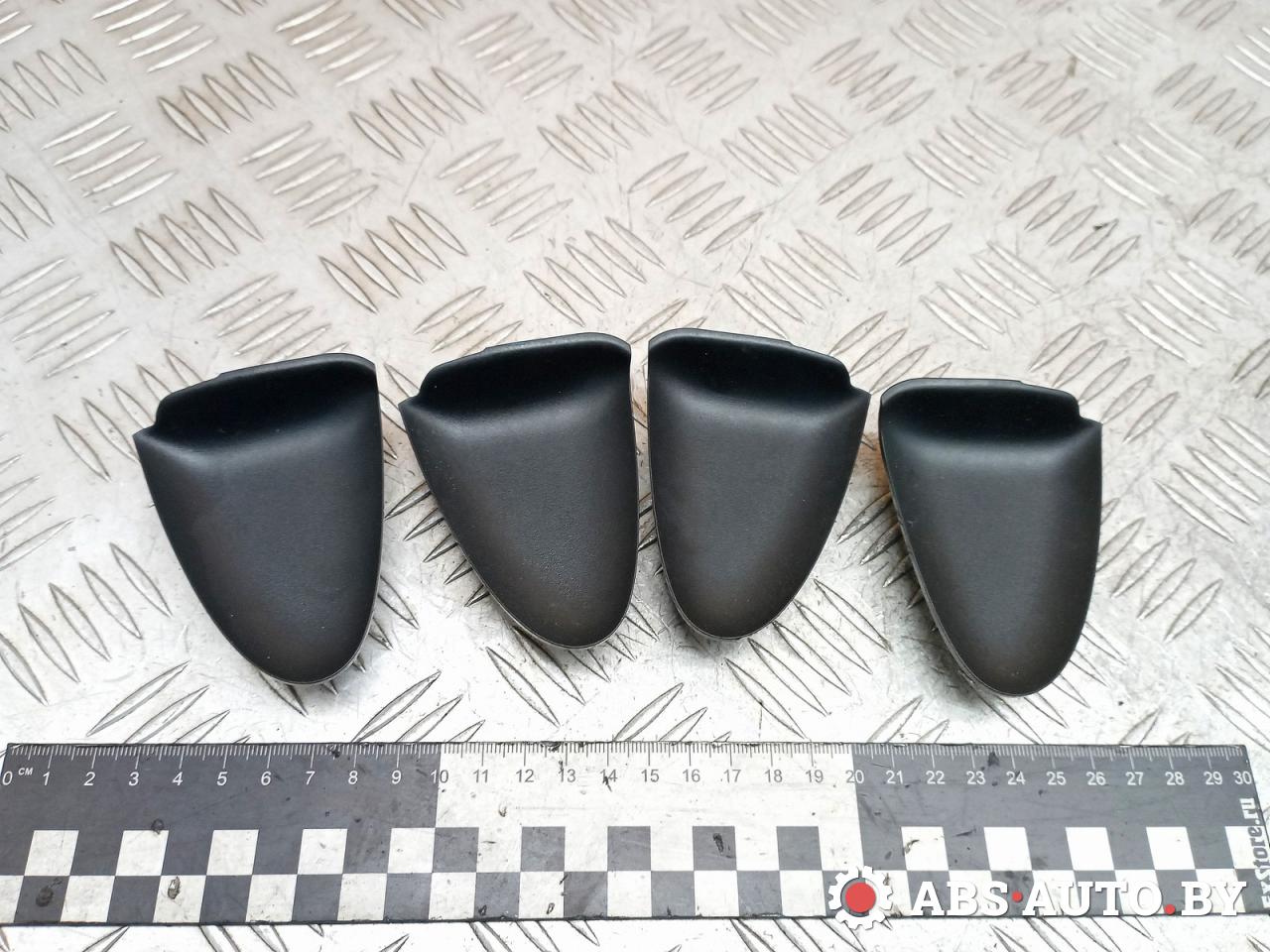 заглушка Toyota RAV4 3 поколение (XA30) 2006, 2.2 л., дизель, МКПП, внедорожник 5 дв. - фото №1