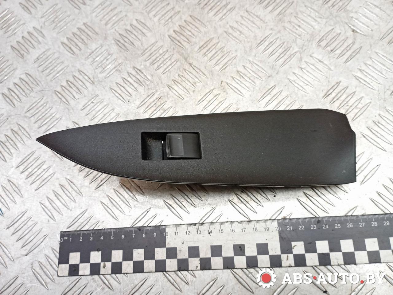 кнопка стеклоподъемника двери задней левой Toyota RAV4 3 поколение (XA30) 2006, 2.2 л., дизель, МКПП, внедорожник 5 дв., 7427242010 - фото №1