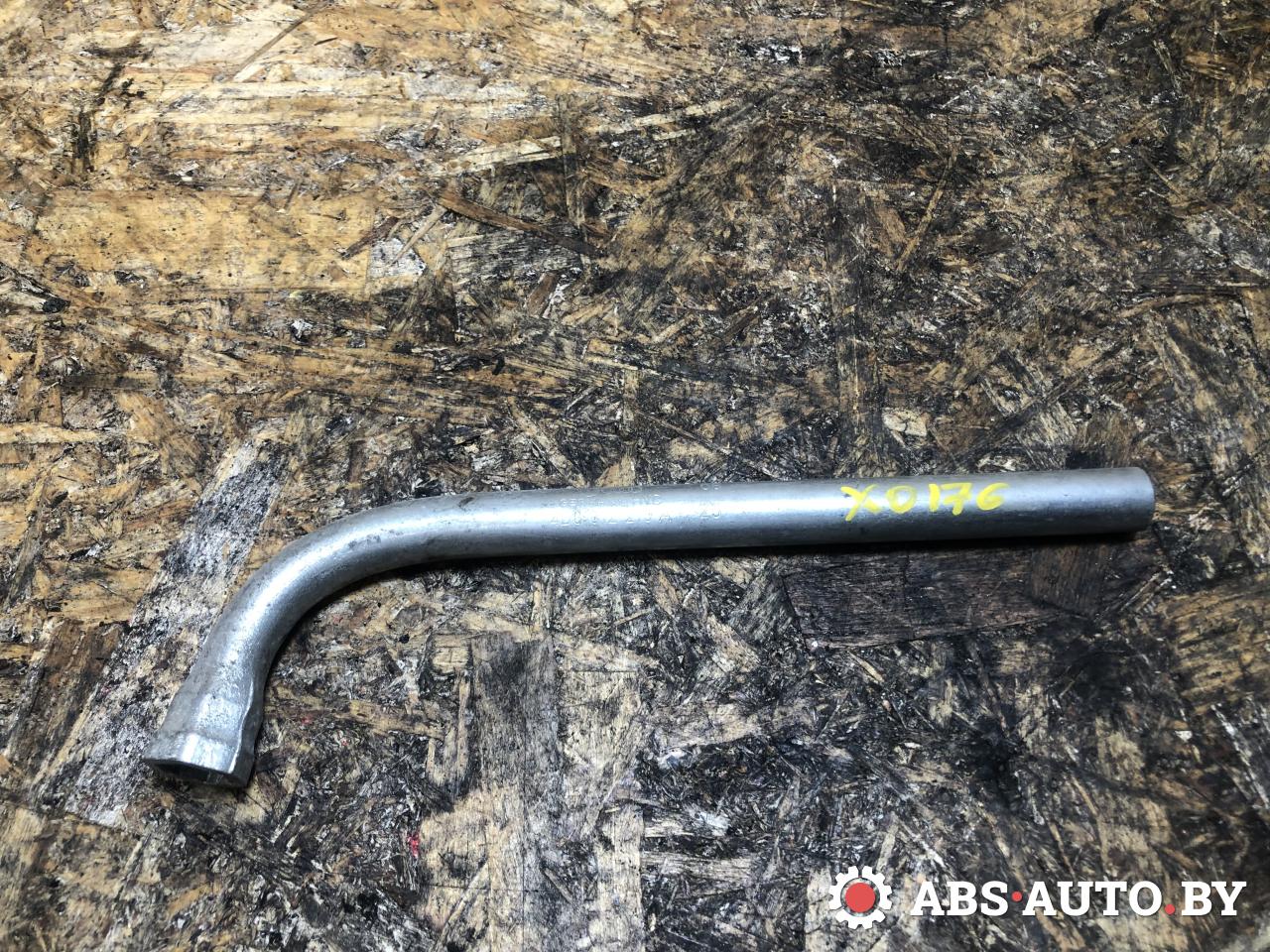 ключ колесный (балонный) Audi 100 4A/C4 1993, 4D0012219A - фото №1