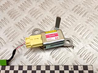 датчик удара Toyota RAV4 2 поколение (XA20) [рестайлинг] 2005, 2.0 л., дизель, МКПП, 8986042020, 1879001131