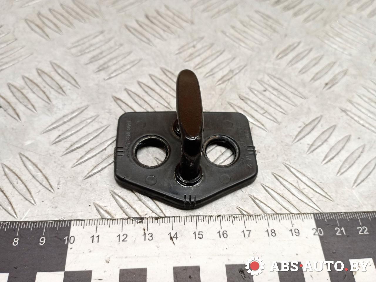 ответная часть (скоба) замка двери Volvo XC70 1 поколение 2004, 2.4 л., дизель, АКПП, универсал, 30661367 - фото №1