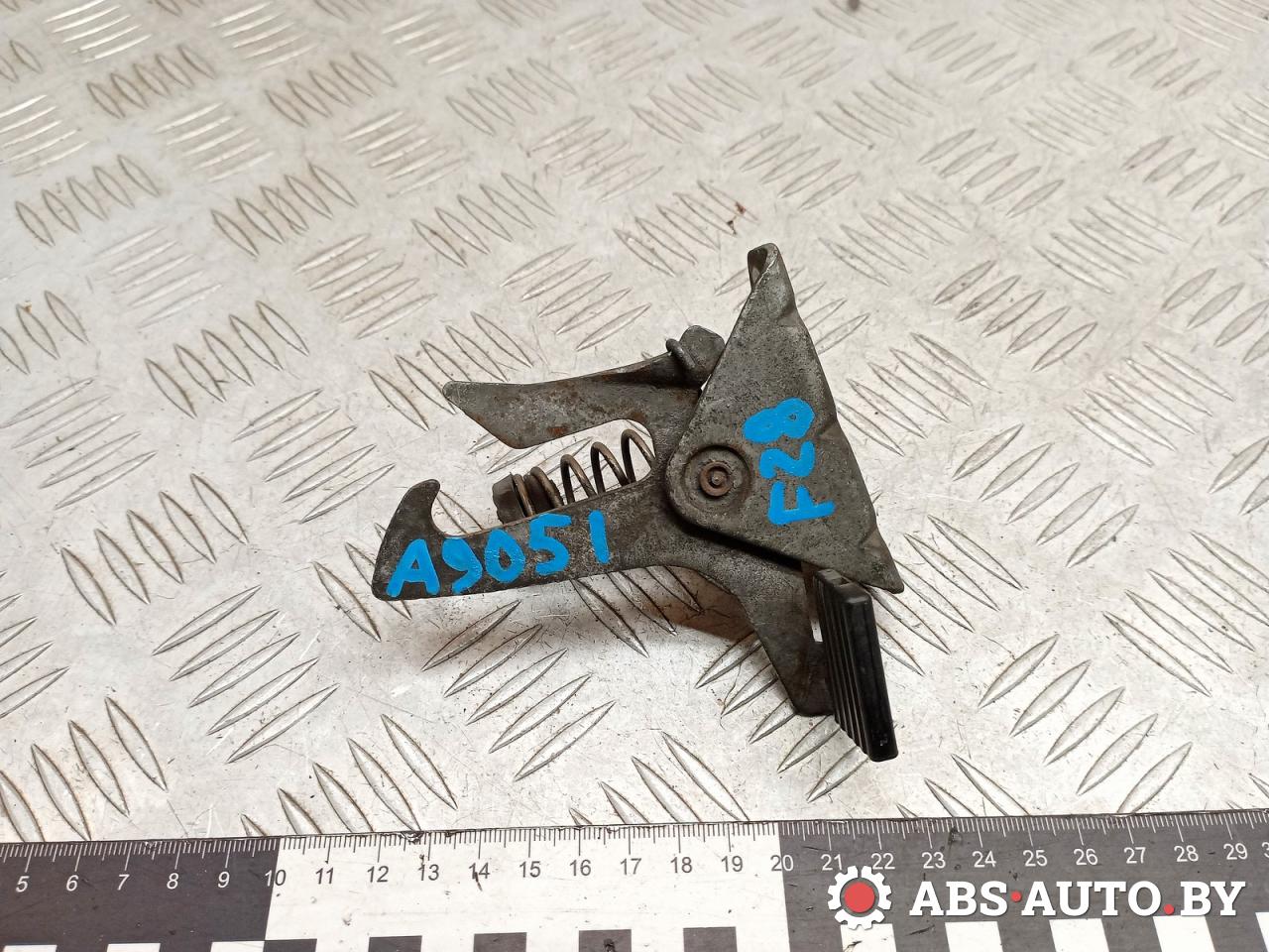 замок капота Volvo XC70 1 поколение 2004, 2.4 л., дизель, АКПП, универсал - фото №1