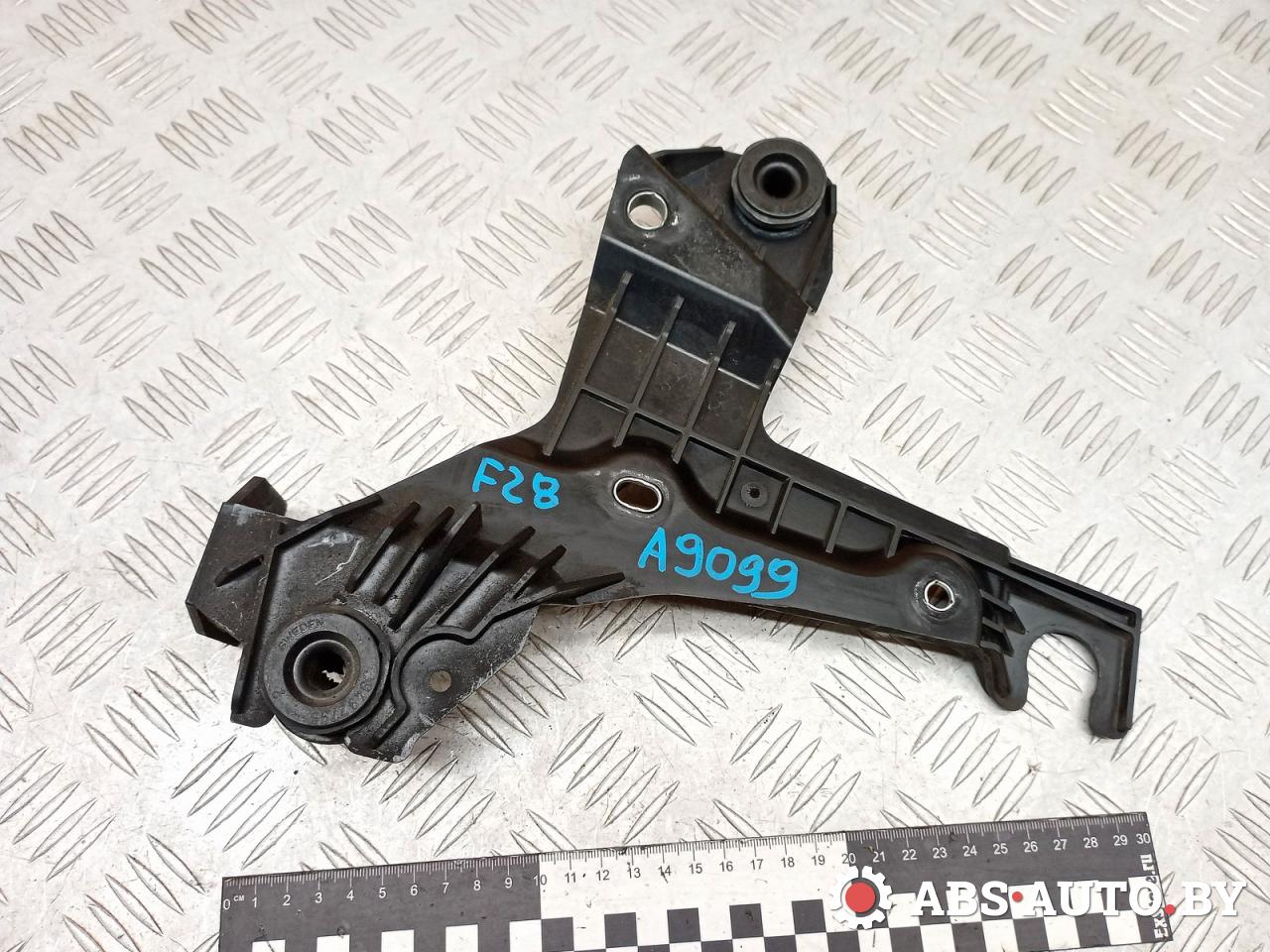 кронштейн воздушного фильтра Volvo XC70 1 поколение 2004, 2.4 л., дизель, АКПП, универсал, 30636575 - фото №1